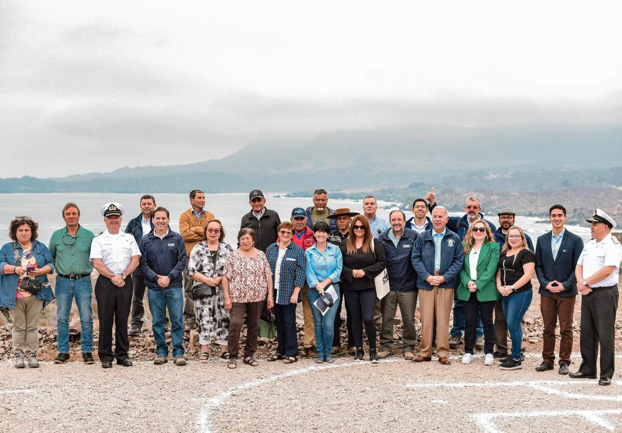 Foto autoridades y equipo de CMP y Acústica Marina